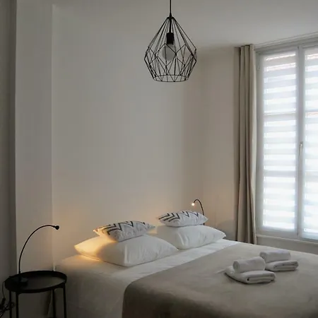 Le Voltaire Centre *